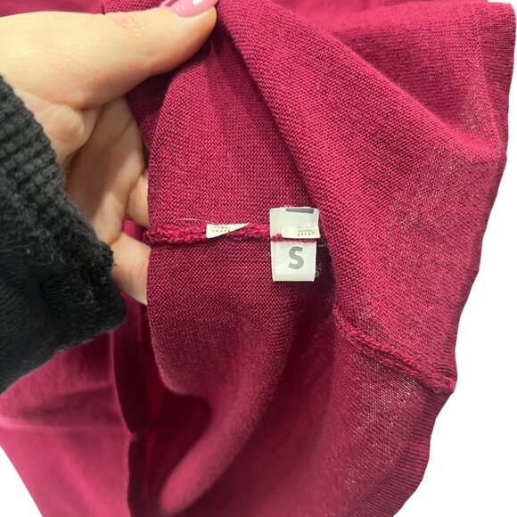 Gucci Burgundy Sheer Knit Pleated Front Slim V-Neck Sweater size Small - Picture 8 of 8